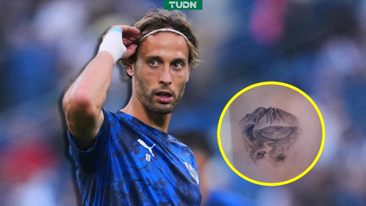 Sergio Canales muestra recuerdito de Monterrey