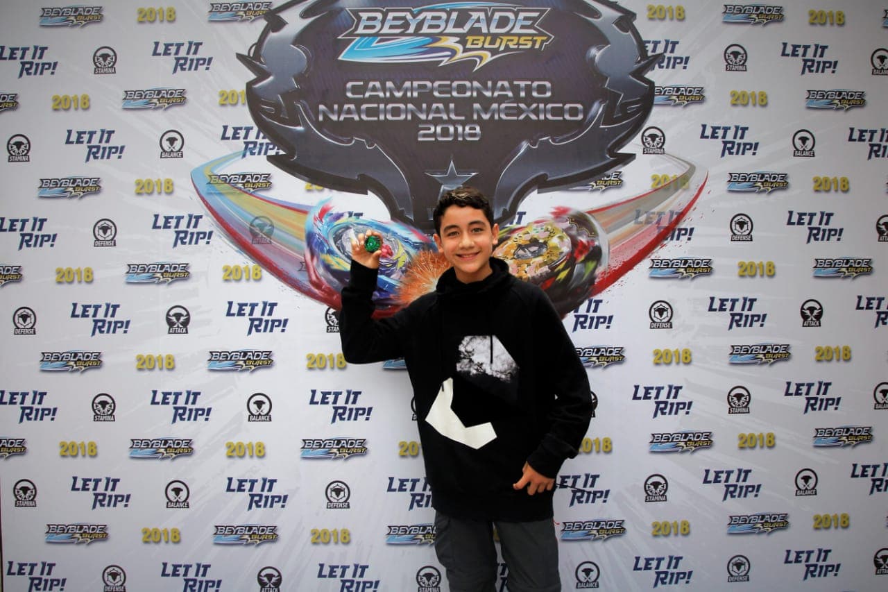 Él representará a México en la final mundial del torneo Beyblade en París