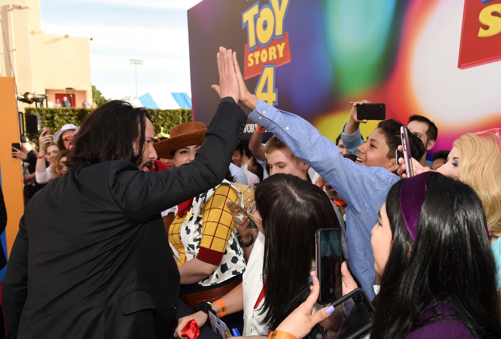 Keanu Reeves robó el aliento en la premiere de Toy Story 4 | Canal 5 ...