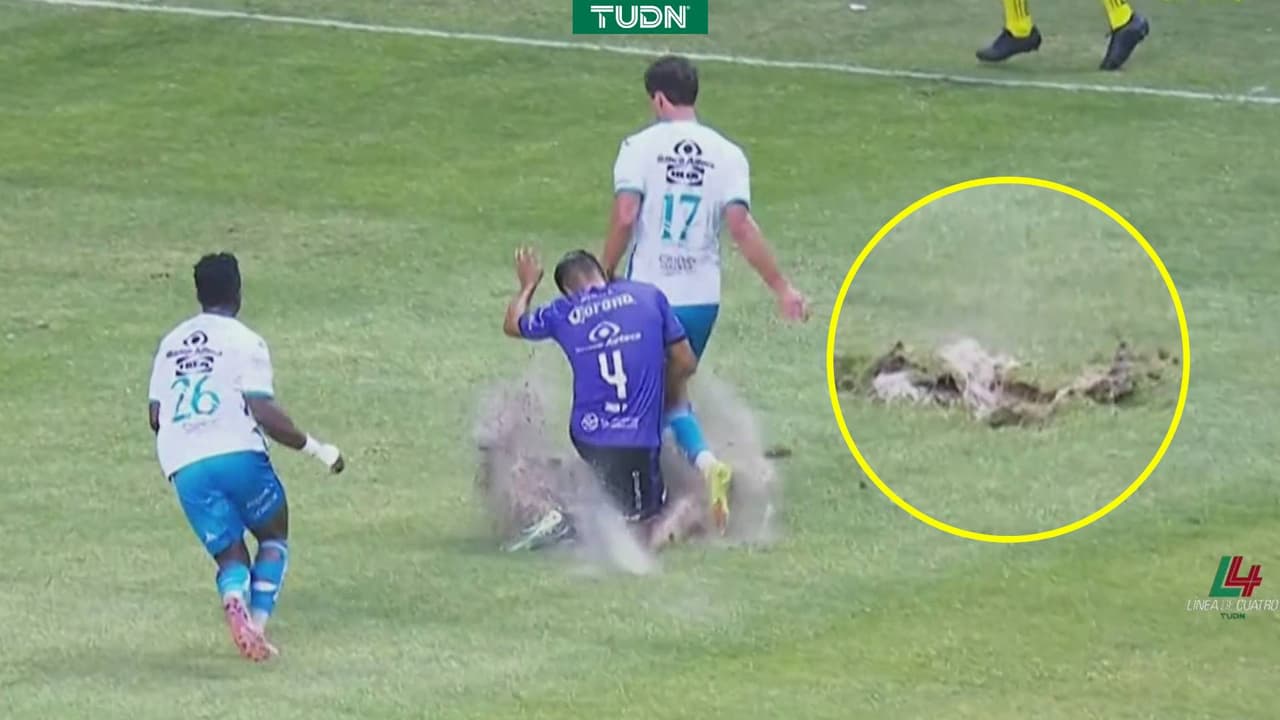 ¡De no creerse! Socavón casi 'rompe' a futbolista de Mazatlán
