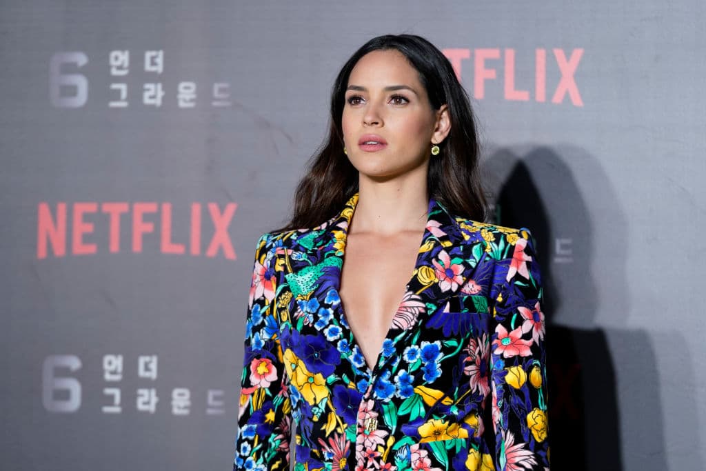Uno de sus mayores logros fue cuando salió en 2015 como Emily en la segunda temporada de 'True Detective' (2015). La pantalla chica volvió a mostrarla en 'Emerald City' (2017) en el papel de Dorothy Gale y fue Anathema Device en la miniserie 'Good Omens' (2019).