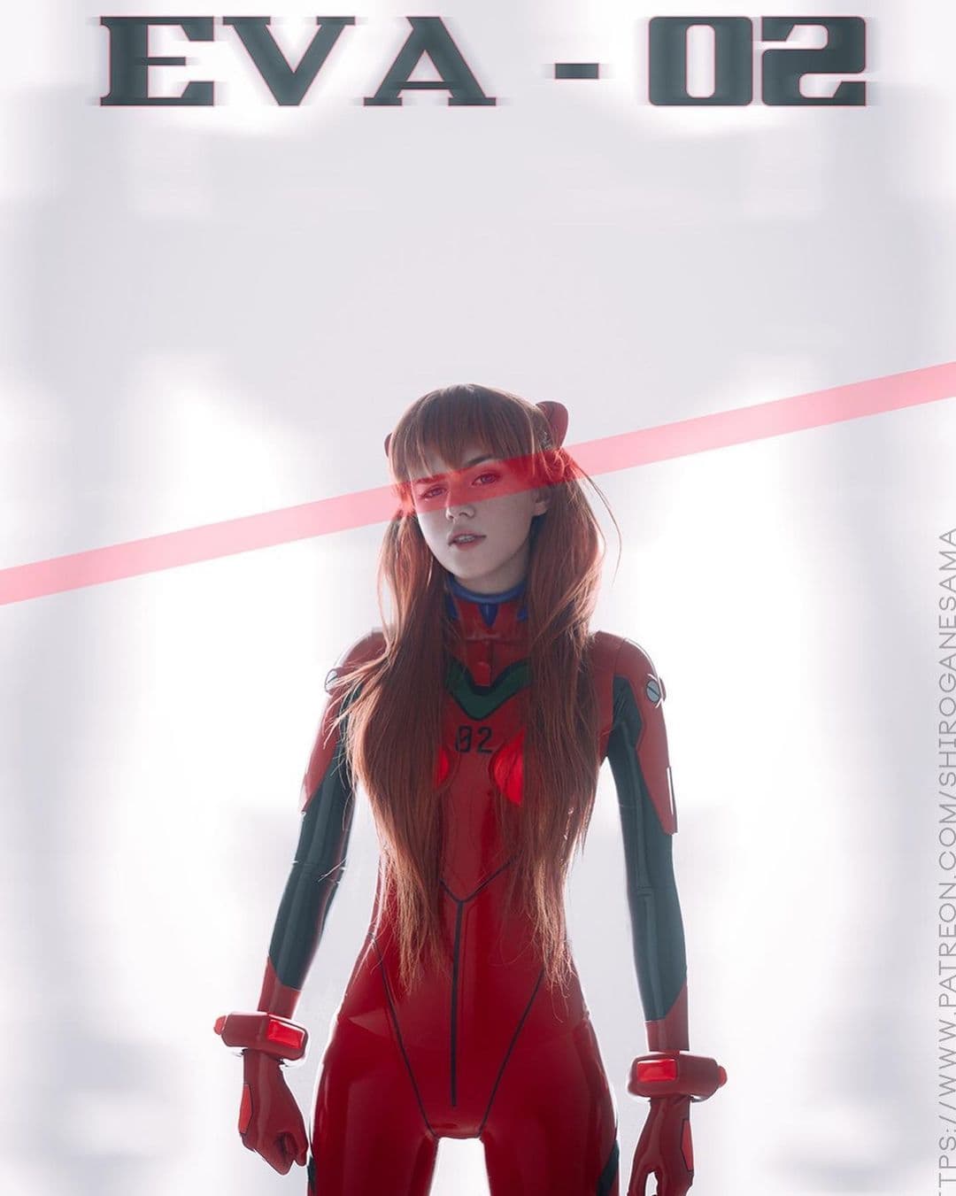 Pero no hay una sola foto en la que no se deje de manifierto ese increíble parecido que tienen y por el que se gana el mote de la Asuka de la vida real