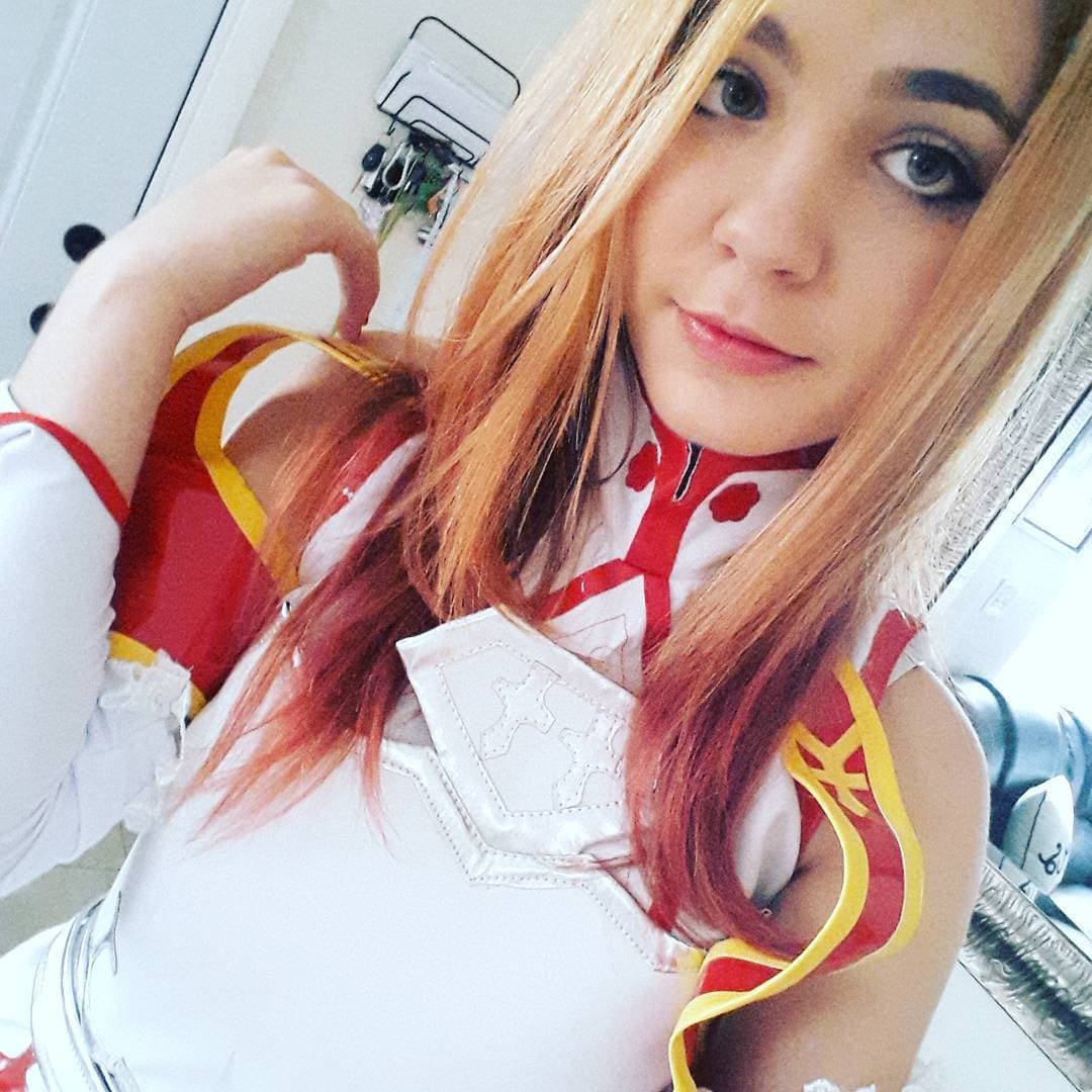Esta streamer es de origen cubano, pero actualmente vive en Miami, y también en Aincrad cuando se convierte en Asuna Yuuki de Sword Art Online. Si lo notaste, su nombre lo tomó de este personaje.