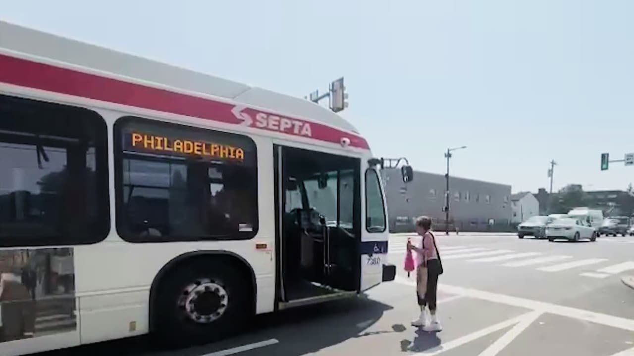 “Todos los días tomo ‘guagua’”: hispanos afectados por posibles recortes de SEPTA
