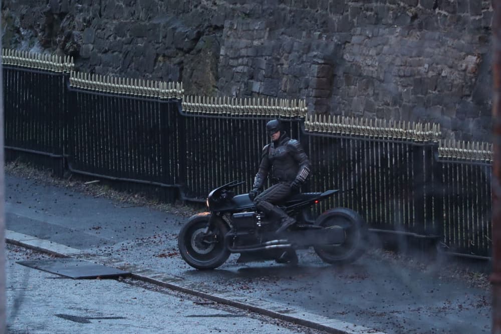 Se espera que el rodaje de ‘The Batman’, dirigida por Matt Reeves, se reanude pronto, al igual que lo harán las producciones de otros filmes. La nueva película de ‘Bruce Wayne’ tiene como fecha de estreno octubre de 2021.
