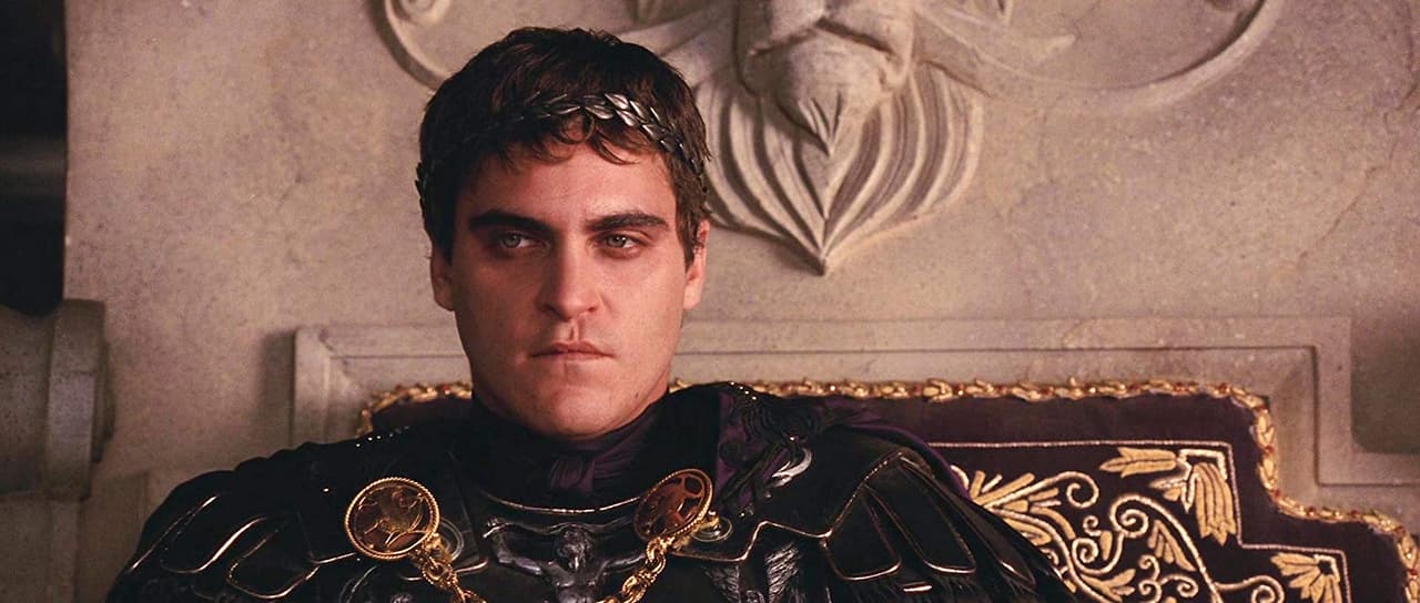 En 2000 apareció en 'Gladiador', interpretando a Commodus, uno de los papeles por los que más se le conoce. También partició en 'The Yards' y 'Quills' ese mismo año.
