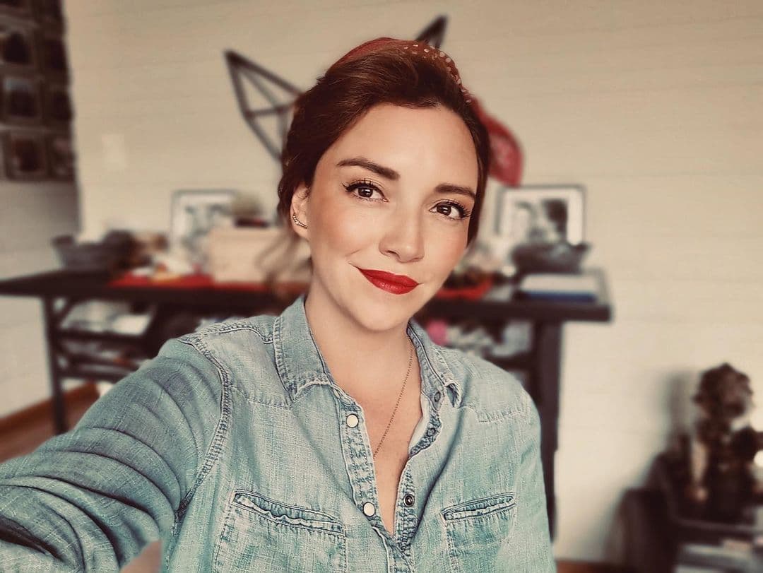 Regina Blandón manda mensaje de amor propio y responde a los haters con foto en ropa interior