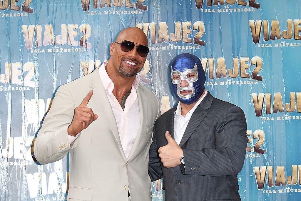 2012 - Esto fue un 28 de enero y en esa misma alfombra roja posó con Blue Demon Jr. El evento de "Viaje 2: La isla misteriosa" fue en Cinemark Reforma 222 de la Ciudad de México.