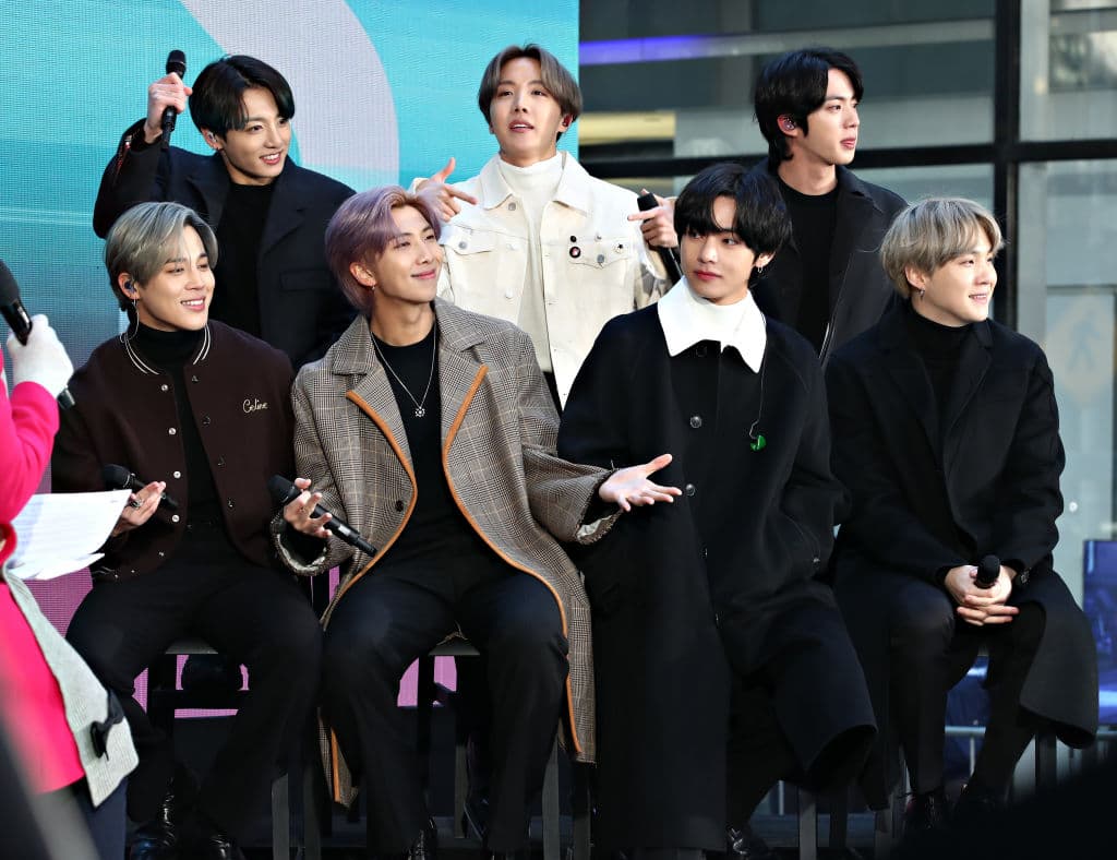 Integrante de BTS agrega canción de la película ‘Coco’ a su playlist y fans enloquecen