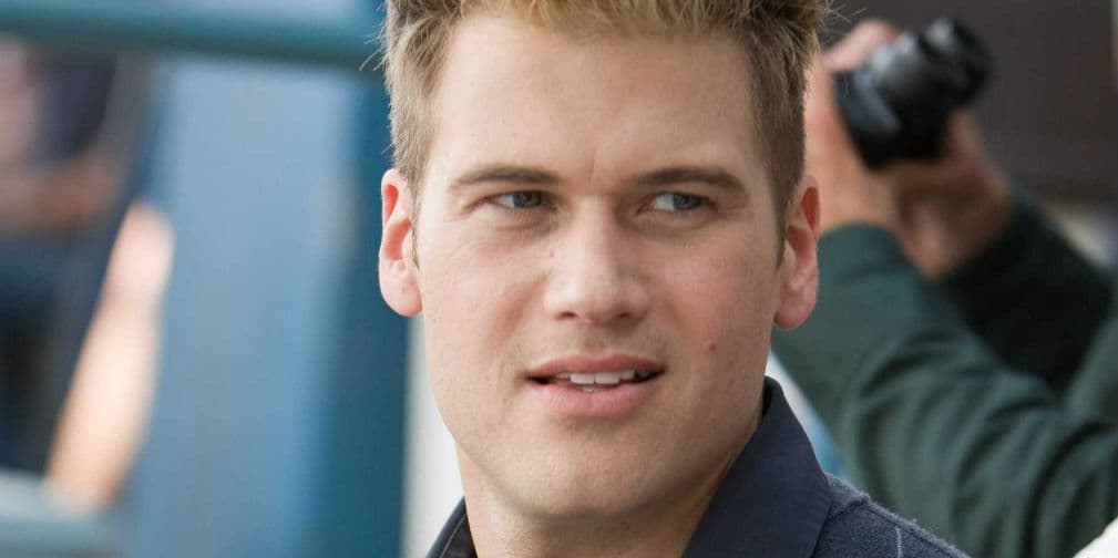 11. Nick Zano (Hunt Wynorski): El típico patán obtuvo su merecido, al ser succionado por una alberca.
