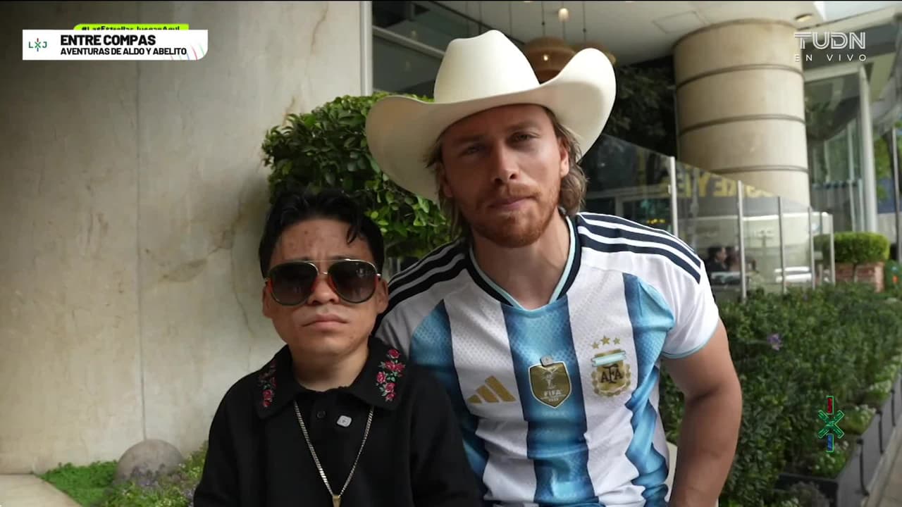 Aldo y Abelito empapan a la gente y terminan tomándose fotos con todos