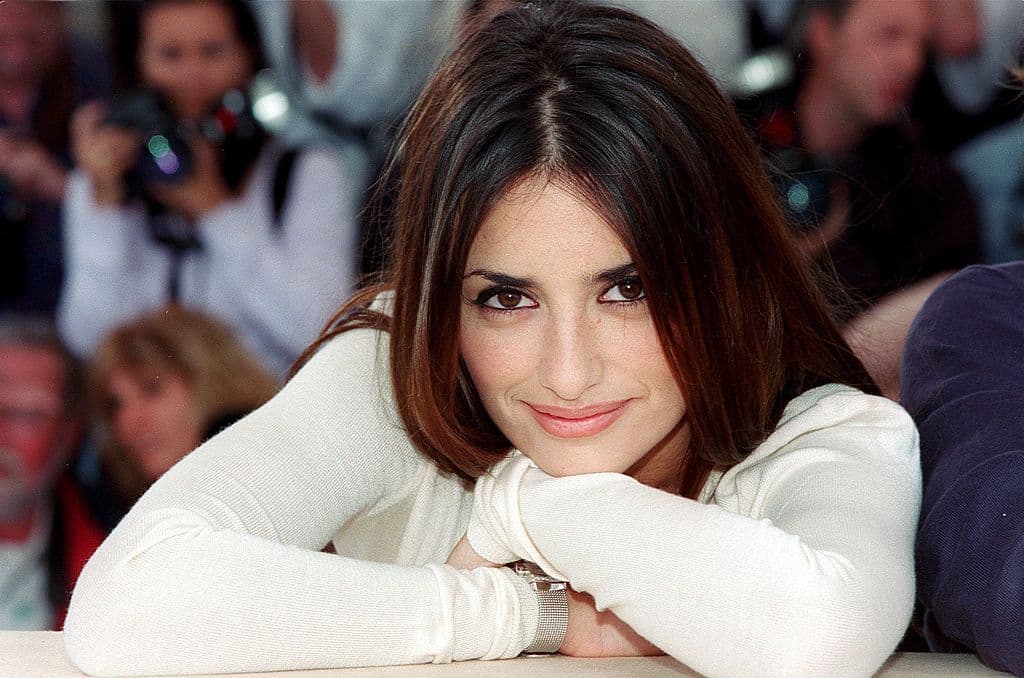 La primera aparición de Penélope Cruz fue en 1989 en el video de La fuerza del destino, original del grupo pop Mecano.