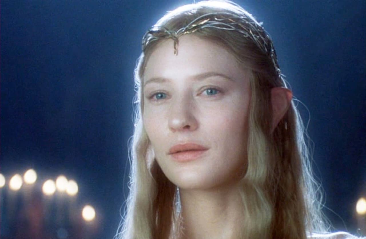 La recordamos, principalmente, por su papel de Galadriel en la franquicia El Señor de los Anillos.