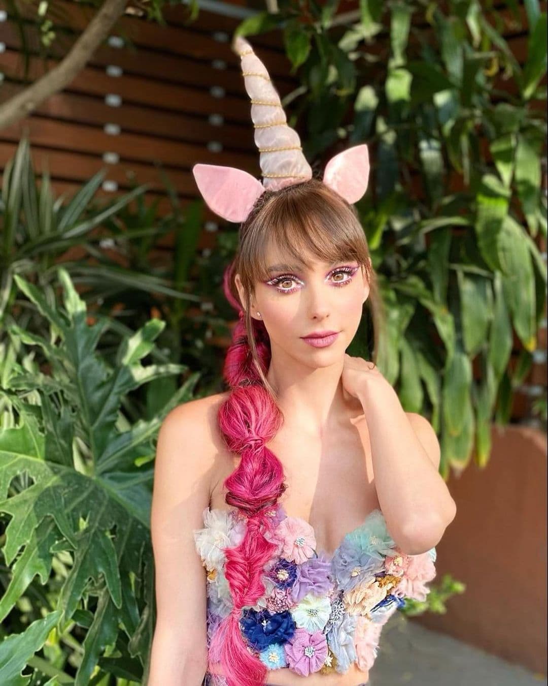Justamente en este programa, Natalia posó con varios looks inspirados en los personajes, destacando con el maquillaje su mirada.