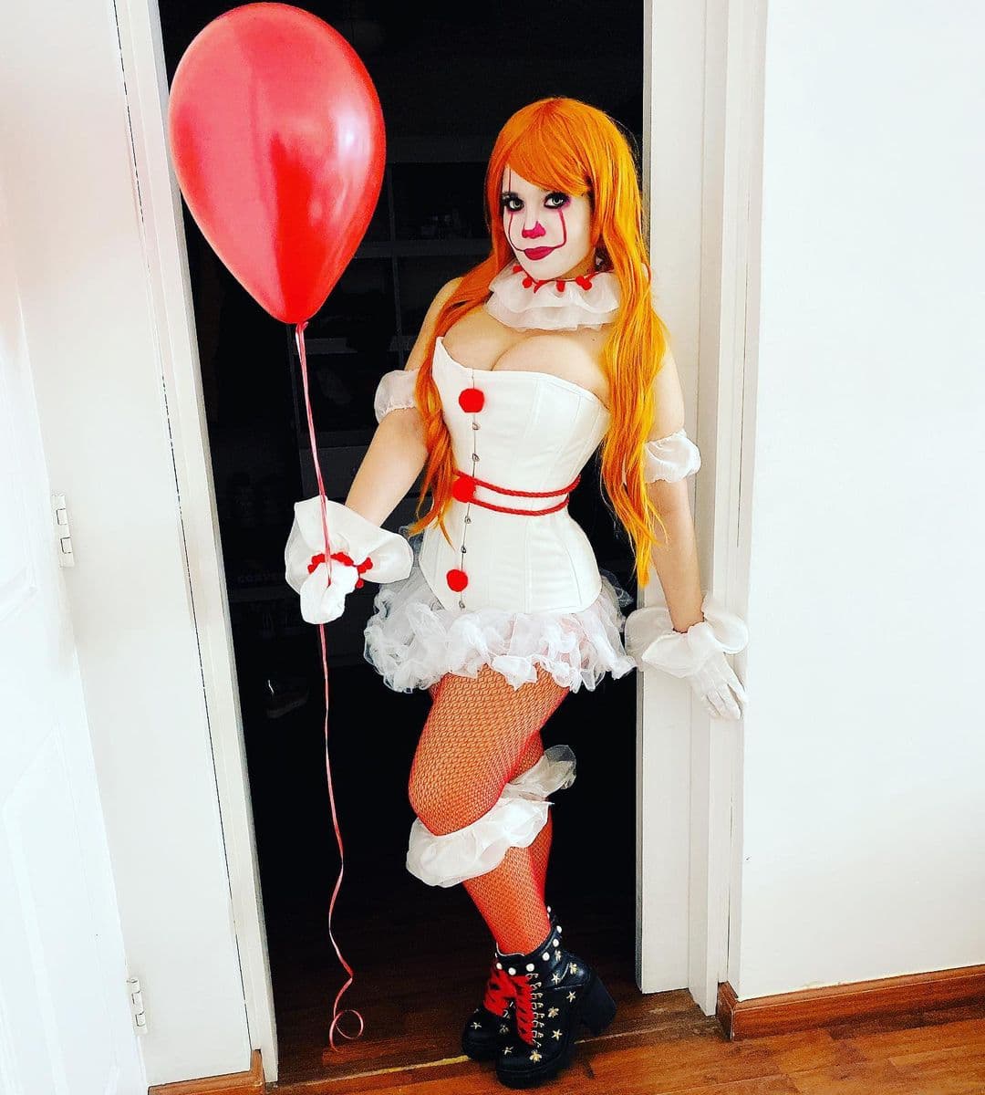 Empezó a hacer su página, escribiendo reseñas de videojuegos, hasta que se fue abriendo paso cada vez más y su carrera comenzó a flotar como un globo de Pennywise.