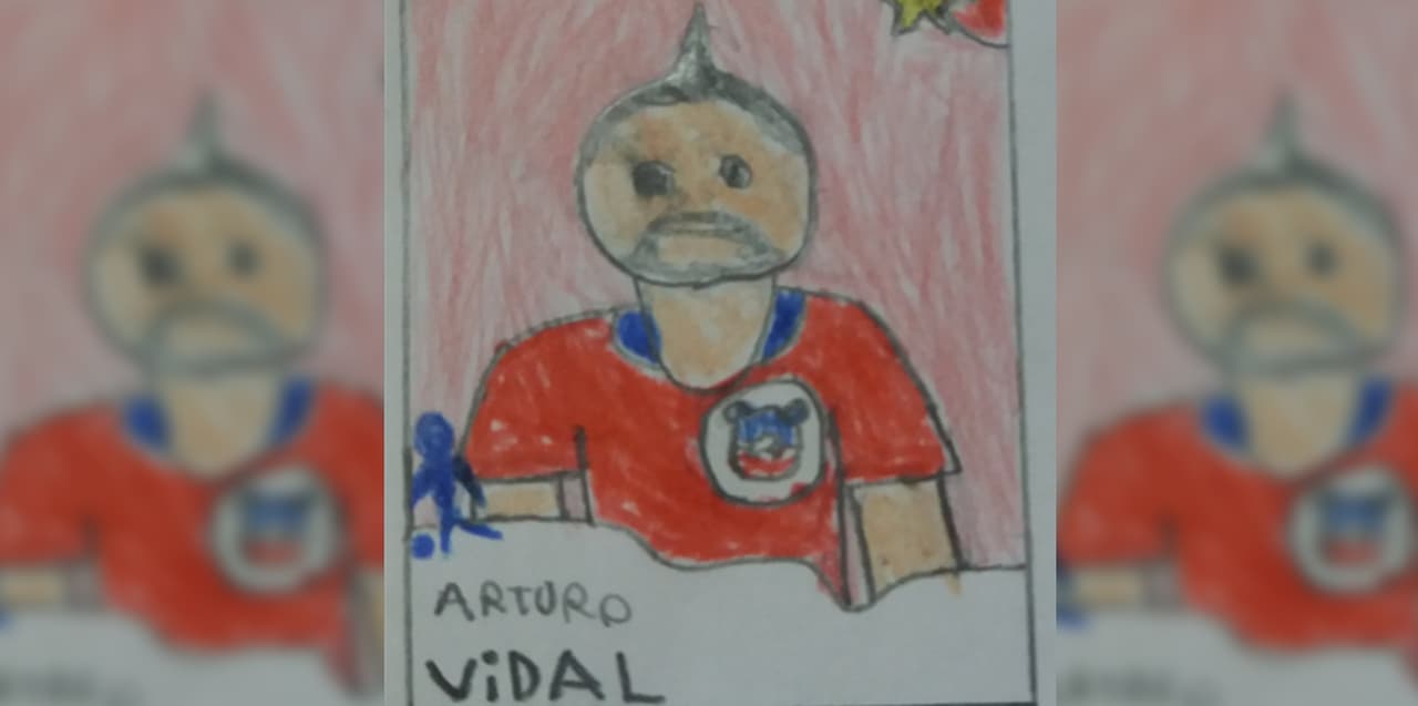 Este niño dibujó a mano las estampitas de su álbum de futbol porque no tenía dinero para comprarlas