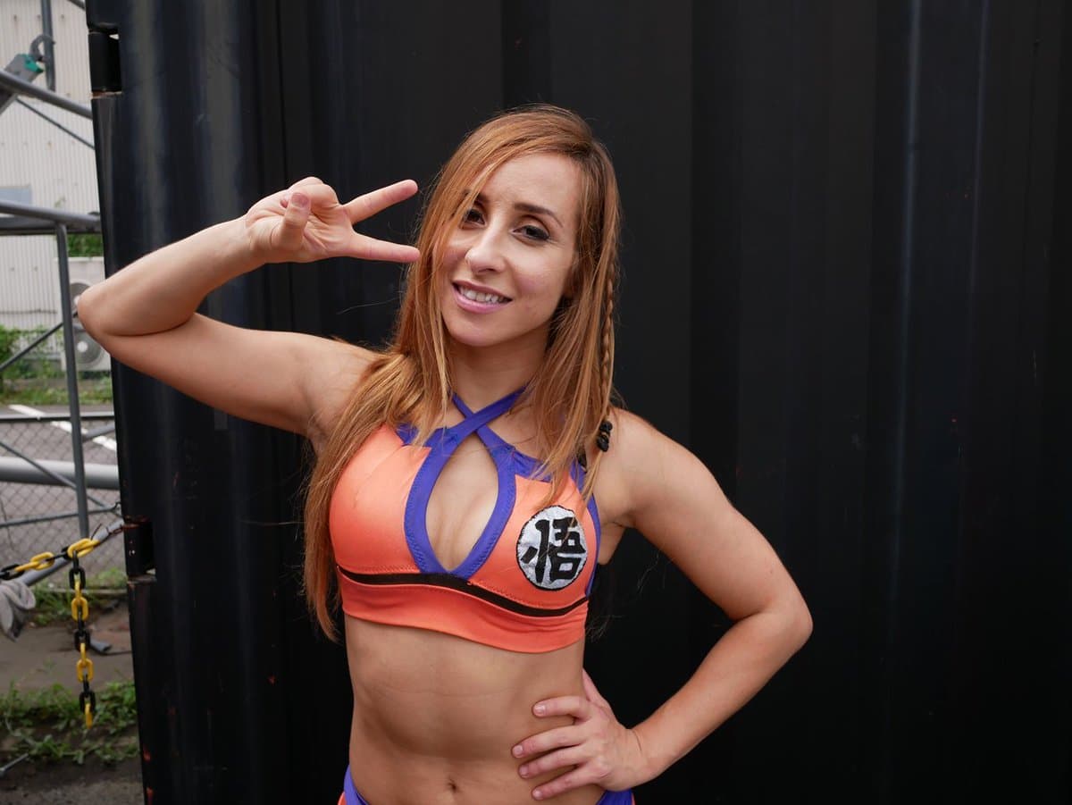 Ella es Shanna, la luchadora que sube al ring con cosplay de Gokú