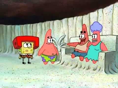Aunque no dicen la fecha, se sabe que Patricio y sus padres (y sus falsos papás) celebran el día de la estrella de mar.