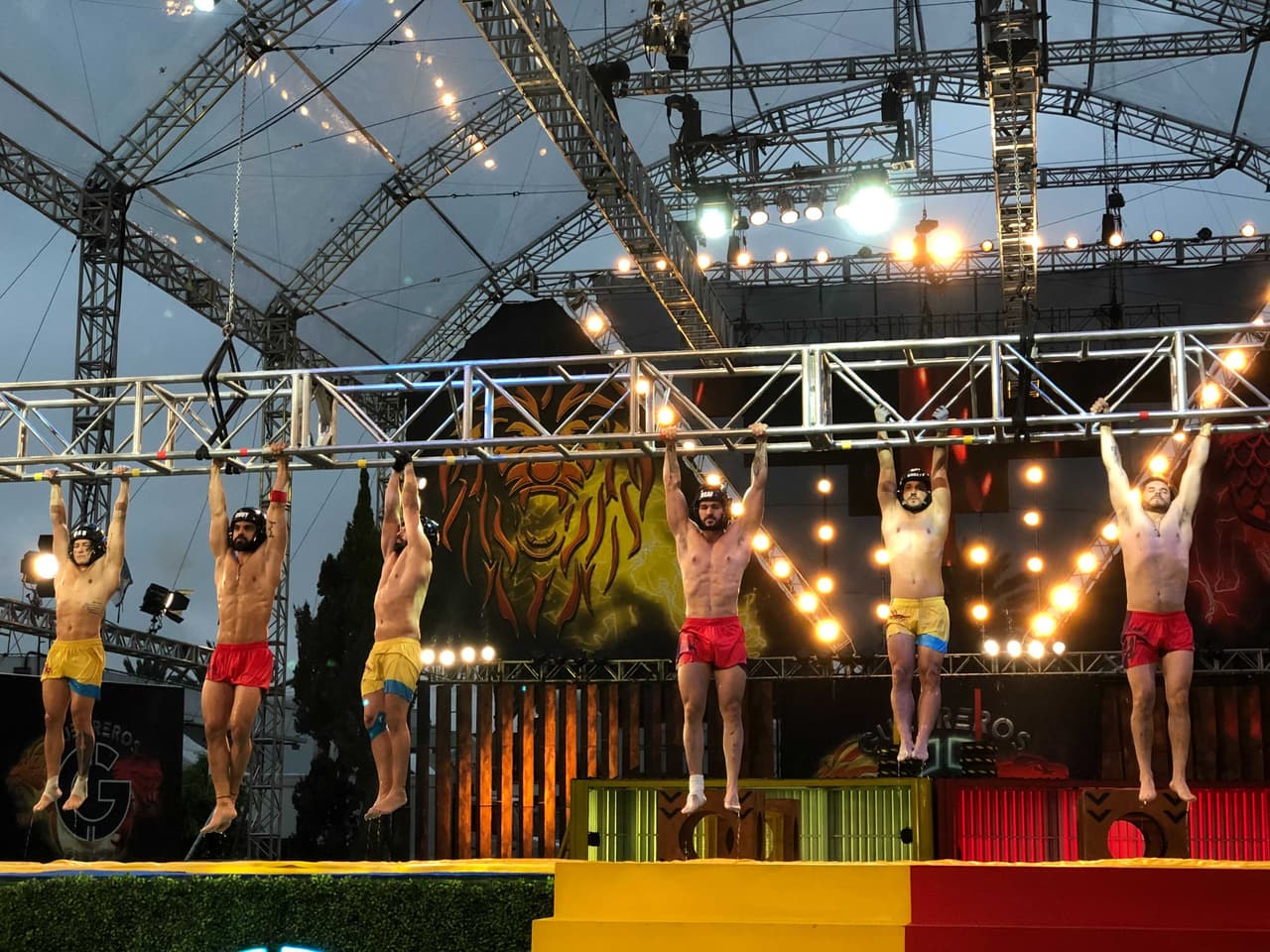 Leones ganó el primer dado de la noche en 'Todos Colgados', ¡qué resistencia!