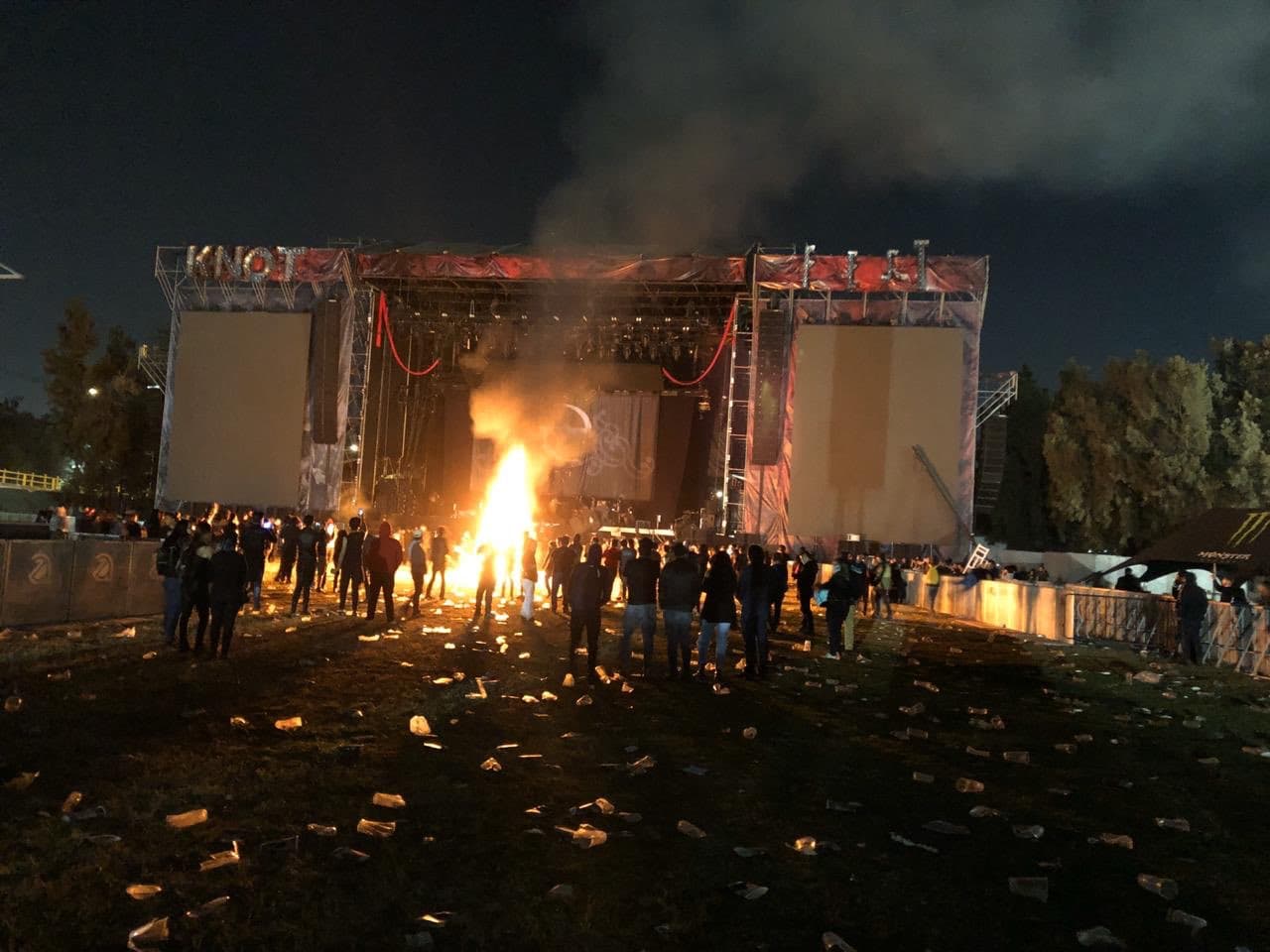 Ira. Furia. Violencia. Rebelión. Fuego. Básicamente un día cualquiera en la Ciudad de México. El fin de semana el Knotfest fue cátedra de cómo lograr que un evento sea básicamente un desastre. Pero pudo ser peor. Aquí unos ejemplos.