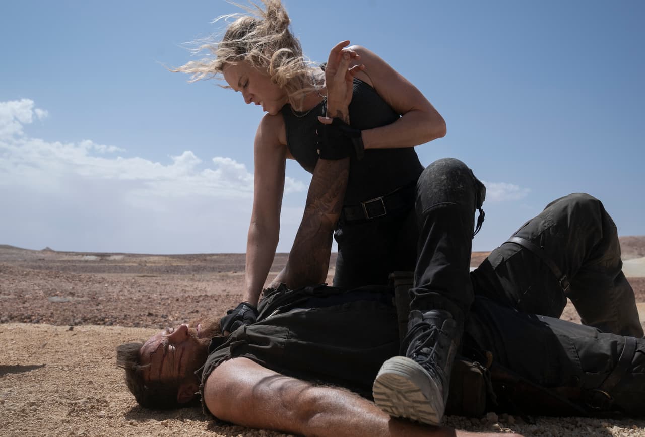 Temiendo por la seguridad de su familia, Cole va en busca de Sonya Blade en dirección a Jax, un comandante de las Fuerzas Especiales que lleva el mismo dragón extraño con el que nació Cole.