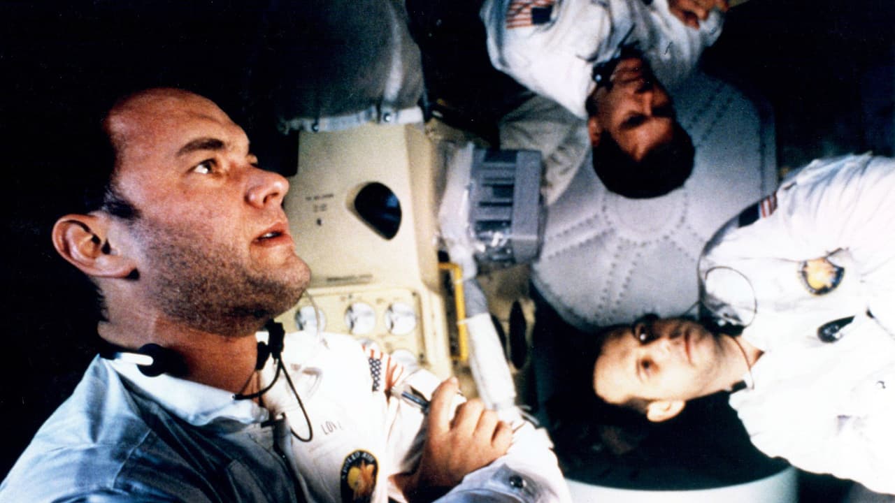 En Apolo 13 Tom Hanks intenta ir a la Luna, pero no lo consigue y casi mueren todos los tripulantes de la nave.