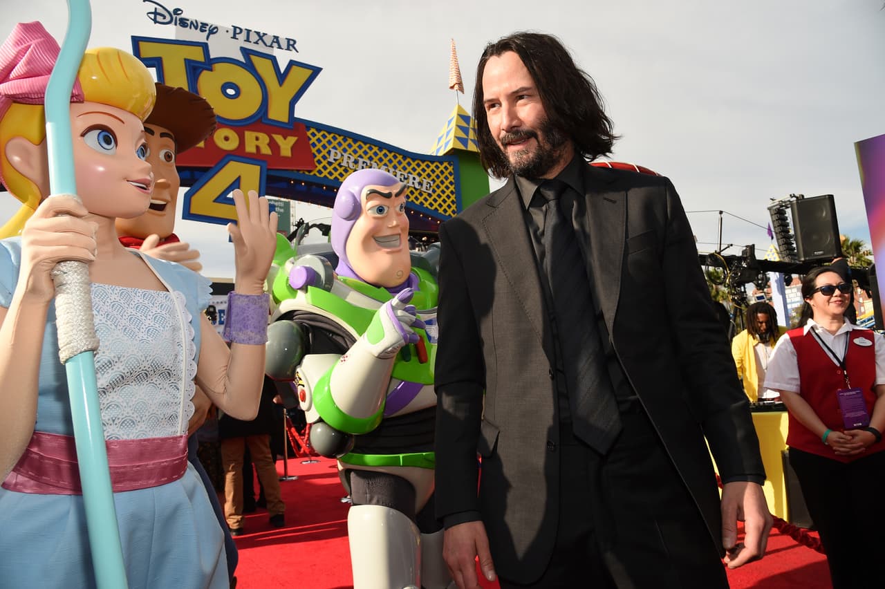 Keanu tenía fascinados hasta a los juguetes de la cinta.