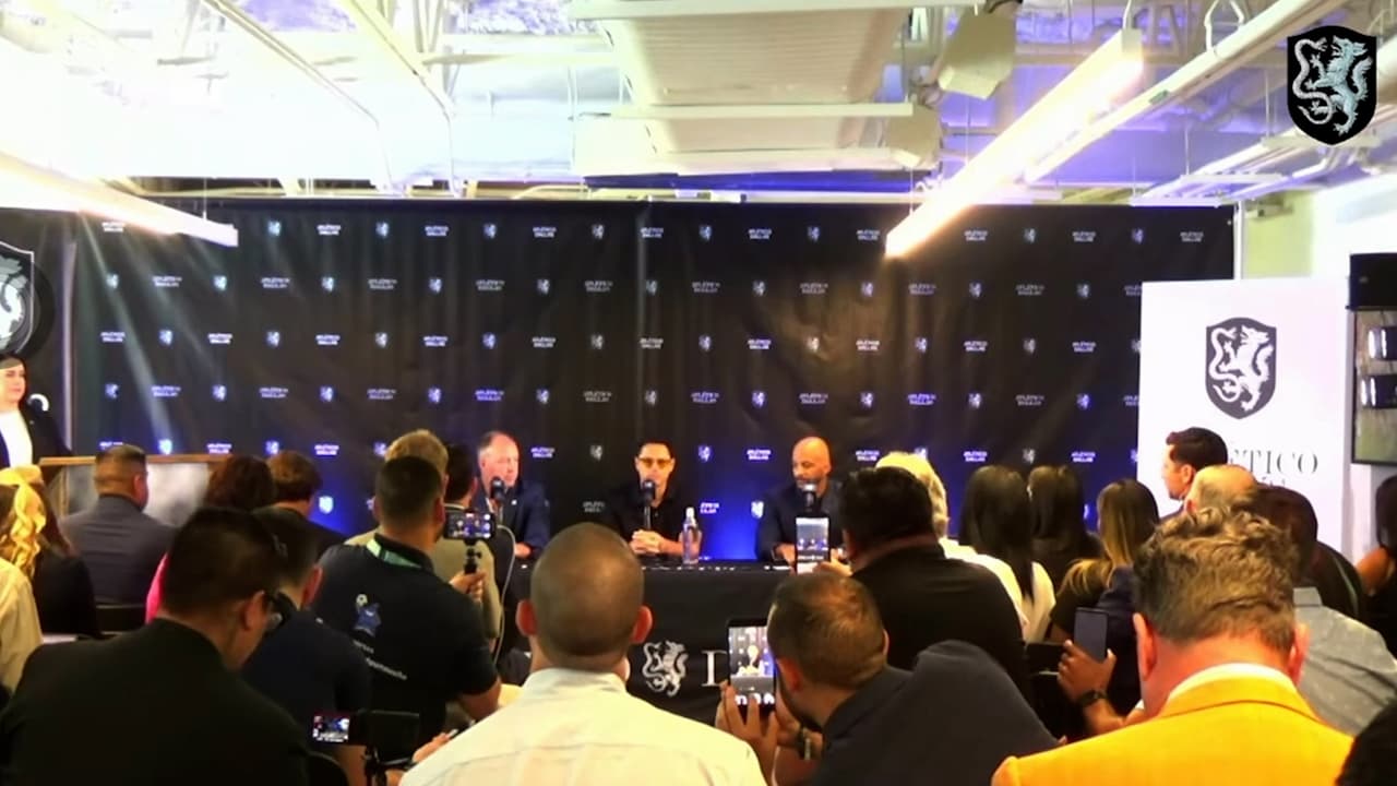 La indirecta de Chicharito para Chivas en su presentación con Atlético Dallas 