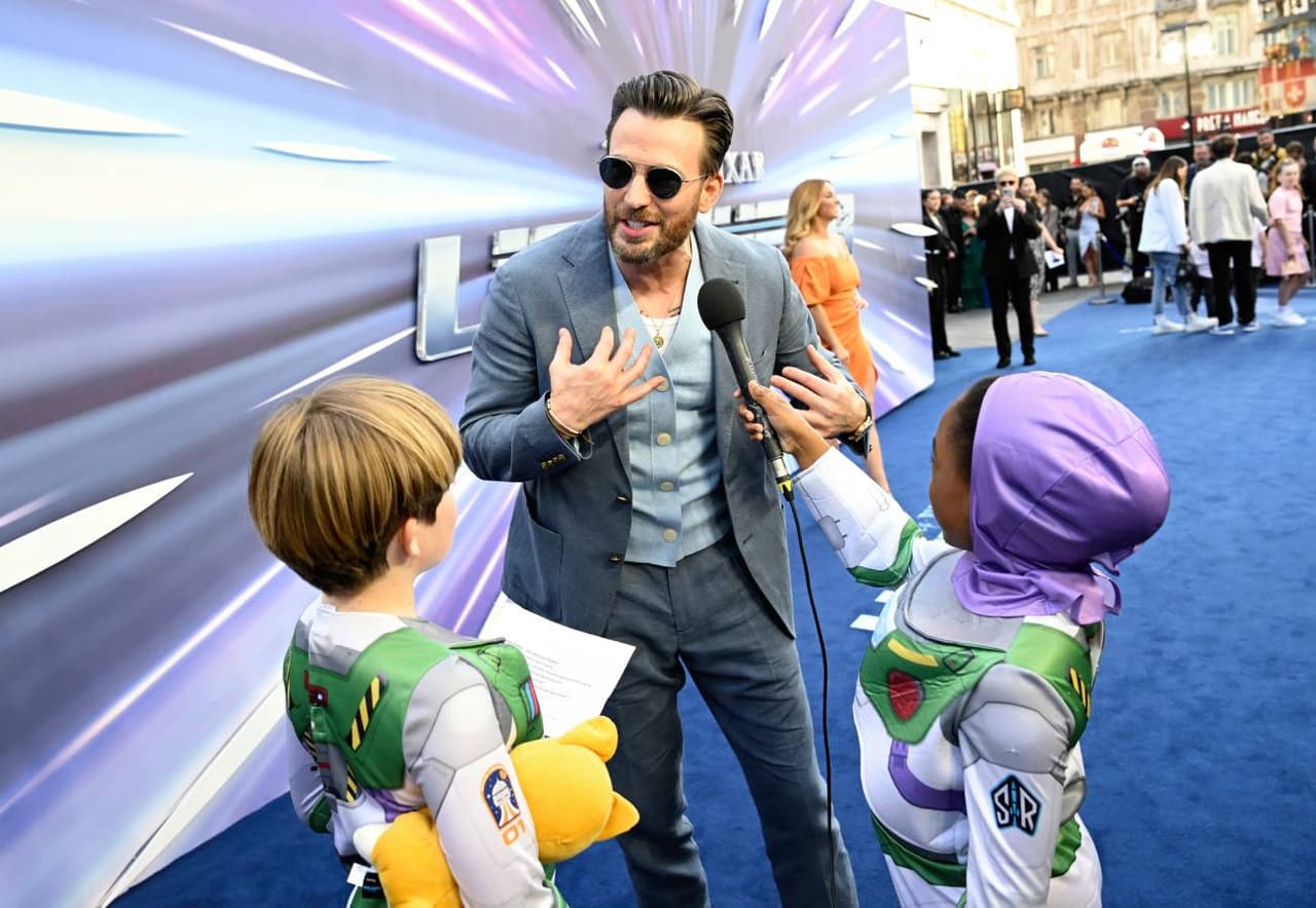 Lightyear: Chris Evans responde a prohibición de la película por beso