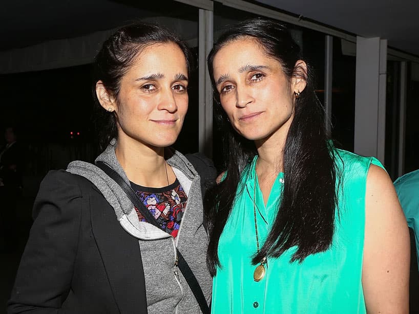 Si visitas Tijuana allí te dirán que Julieta Venegas tiene una hermana gemela llamada Yvonne. Quien, además, se dedica a la fotografía.