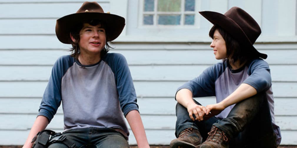 15. Carl Grimes: Los muertos vivientes de The Walking Dead se pueden comer al doble pero no a la estrella infantil.