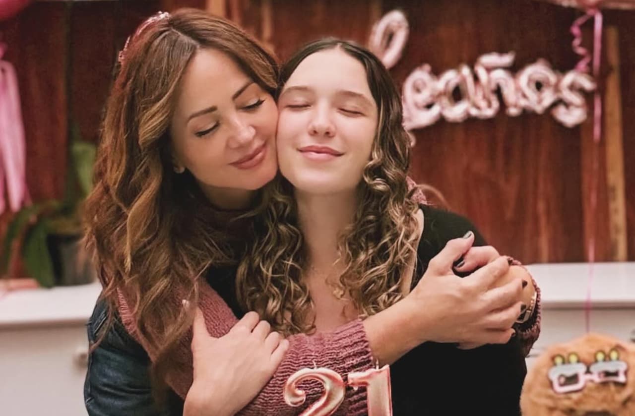 Andrea Legarreta felicita a su hija Mía por su cumpleaños 21 con conmovedoras palabras 