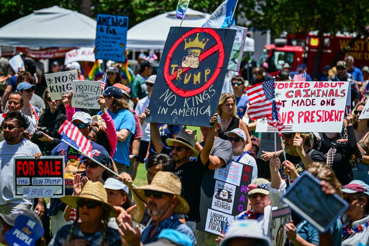 Protestas 'No Kings' en Florida: Miles se manifiestan contra la administración de Trump