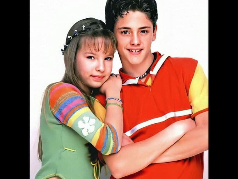 En el año 2000 fue una de las protagonistas de Aventuras en el Tiempo, donde interpretó a Violeta Flores.