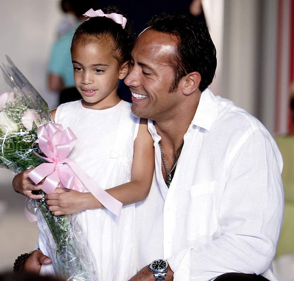 Ahora una foto con su pequeña. Cuando fue el anfitrión de Me and My Daddy The Mercy Foundation Children's Fashion Show, el 3 de junio de 2006, junto a Simone Alexander Johnson.
