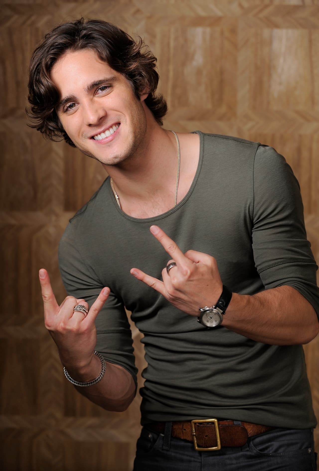 Diego Boneta le canta a las mentirosas