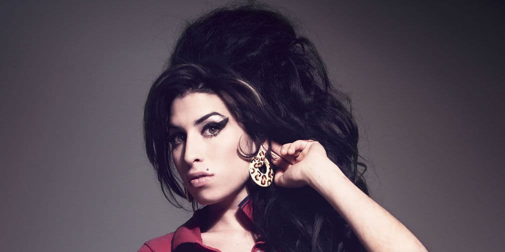 8. Amy Winehouse (1983, 2011): Fans dicen haberla escuchado cantando en el barrio londinense de Camden.