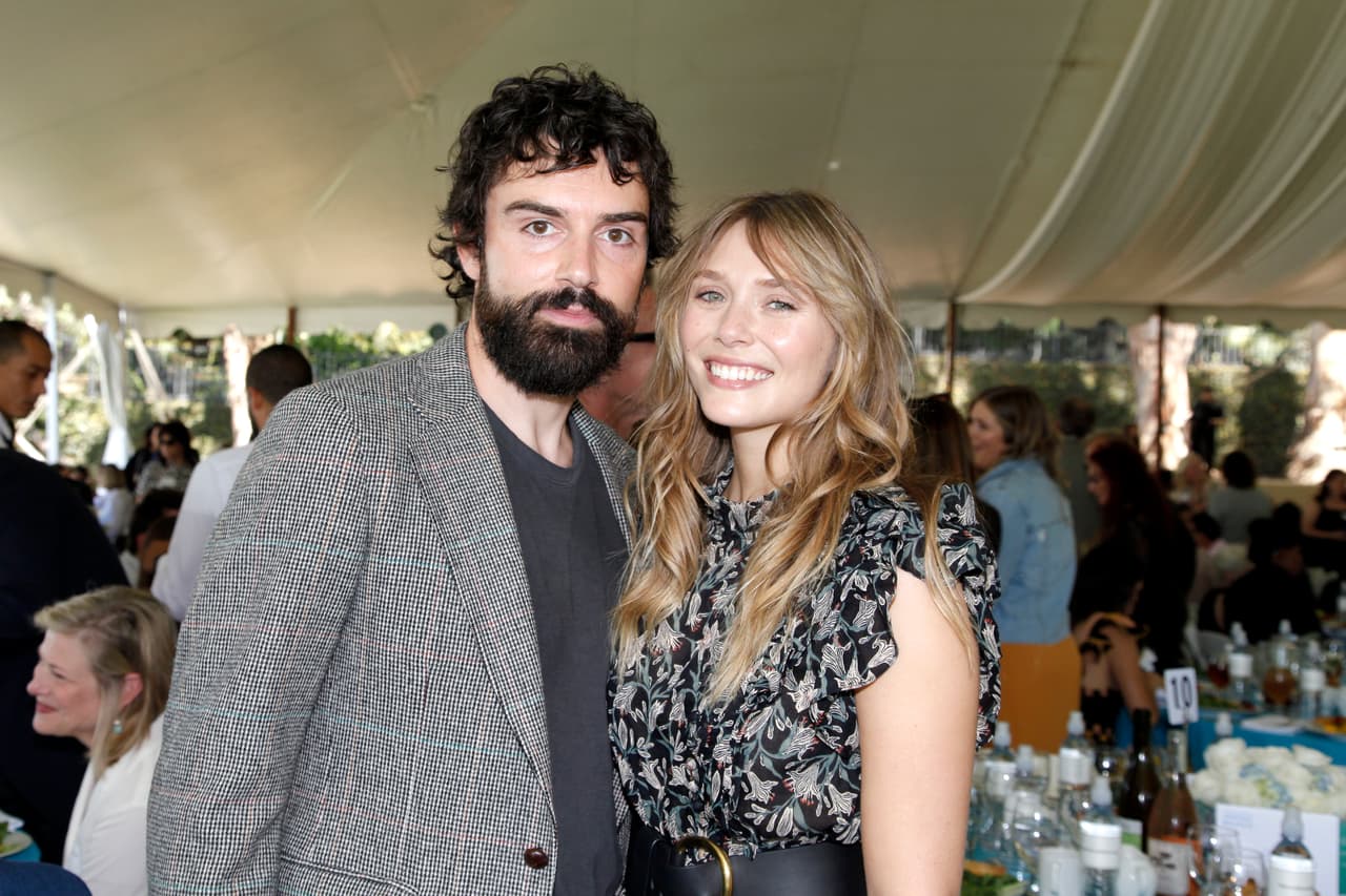 Robbie Arnett y Elizabeth Olsen