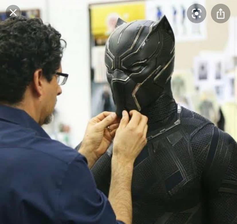 Fernández ha sido el responsable de diseñar vestuario para cine de superhéroes al mando del Ironhead Studio.