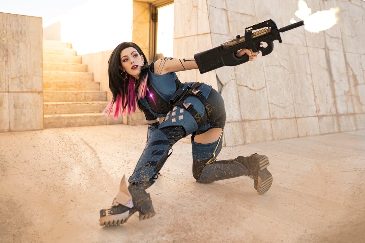 Para promocionar Valorant Riot Games mostró cómo la cosplayer mexicana Nadyasonika le dio vida Reyna.