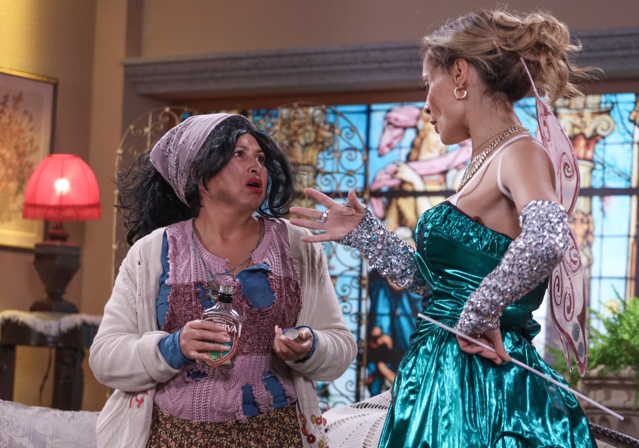 La Chupitos se puso ebria de amor en +Noche y Héctor Sandarti salió como superhéroe