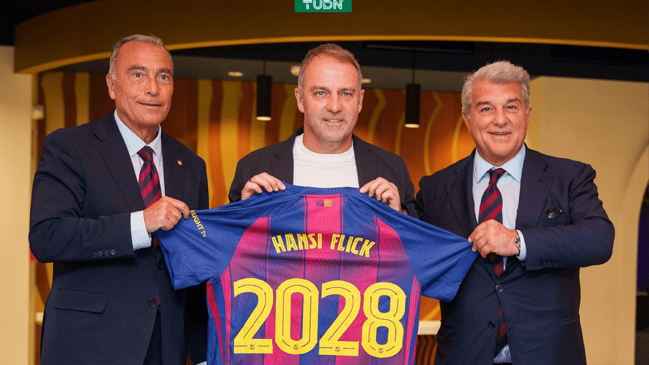 Flick renueva con Barcelona y advierte: "Tengo hambre de más títulos"