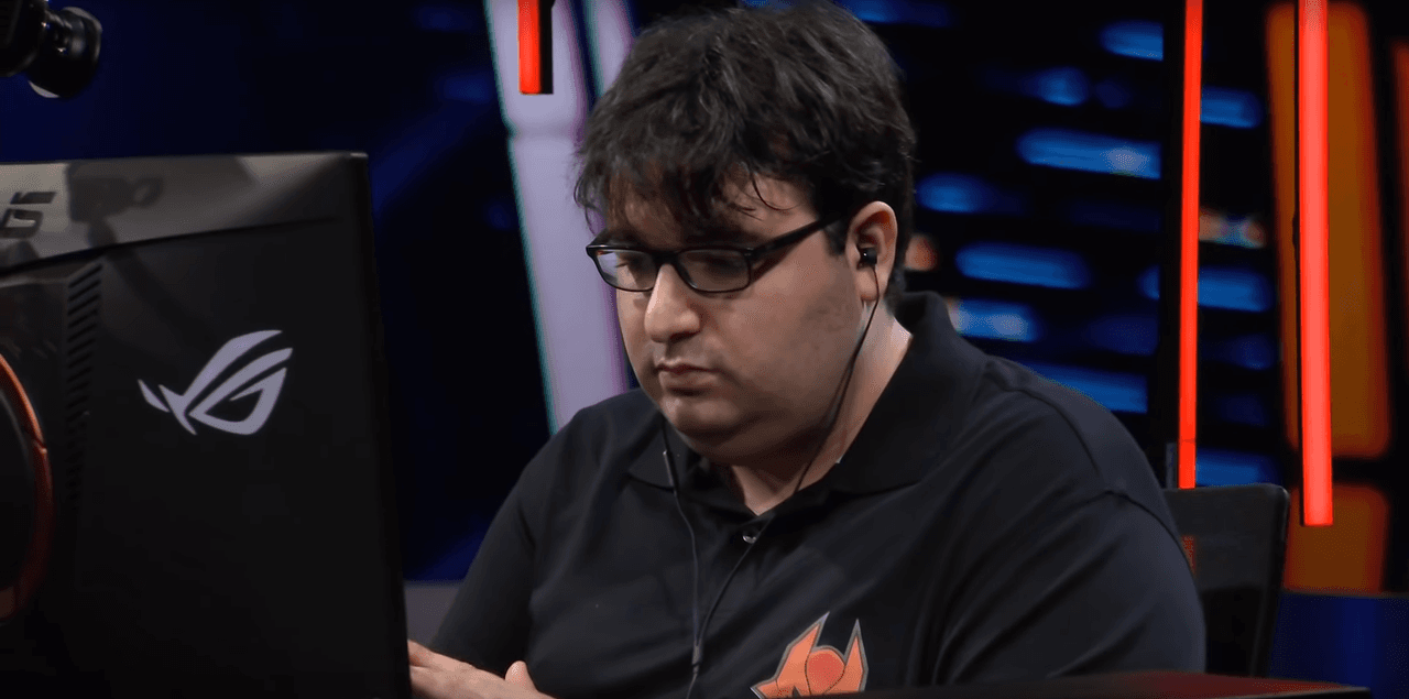 Juan "SpeCial" Tena es otro de los grandes, tiene una carrera impecable en Starcraft II, un juego en el cuál es muy difícil introducirse desde una región como Latinoamérica, ha dado grandes resultados internacionales.