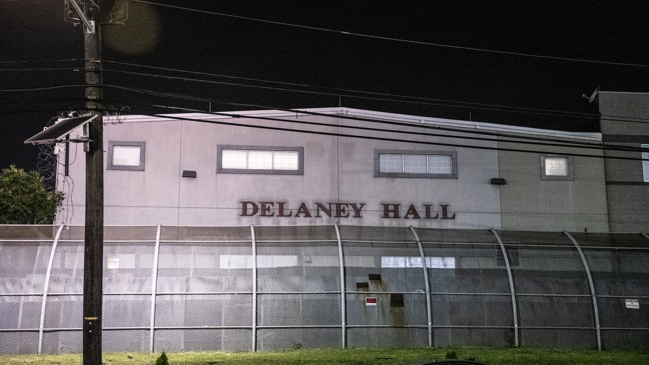 Ofrecen recompensa por dos detenidos que se fugaron de Delaney Hall, en Newark