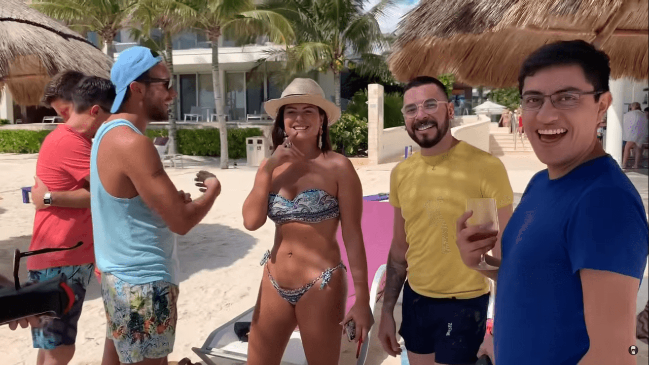 En 2019 estaba en la playa junto con algunos integrantes de la Familia Disfuncional (que no salen en esta foto).