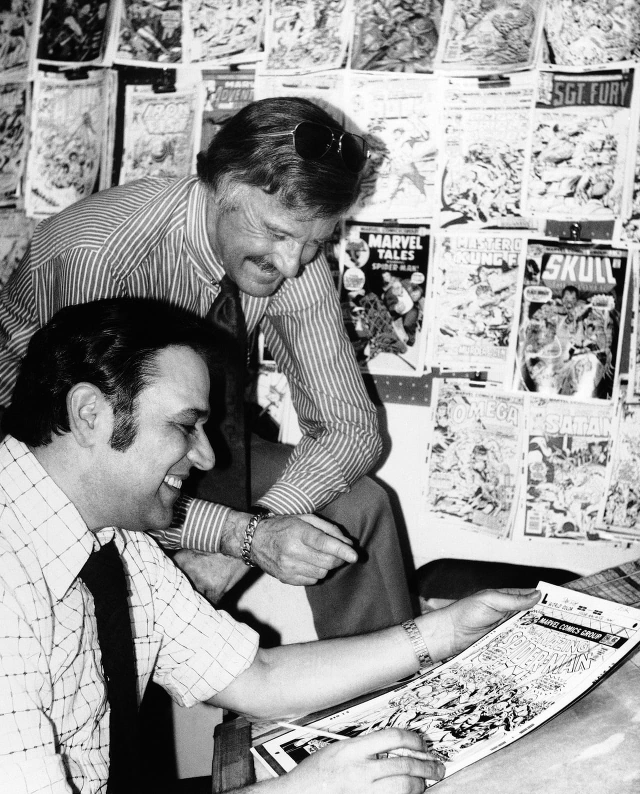Stan Lee y John Romita, 10 de enero de 1976.