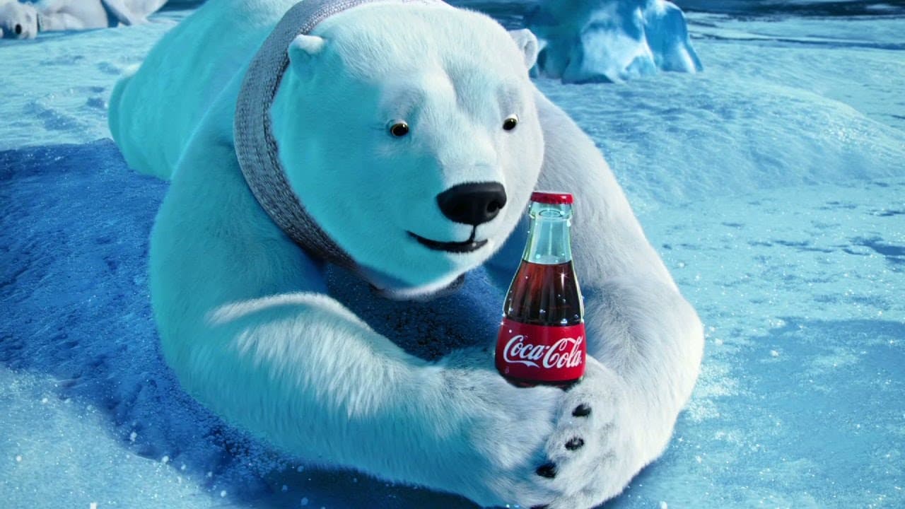 A la publicidad de Coca Cola se le deben, históricamente, varios personajes que asociamos con la Navidad. O, cuando menos, de la idea actual que tenemos de la festividad.