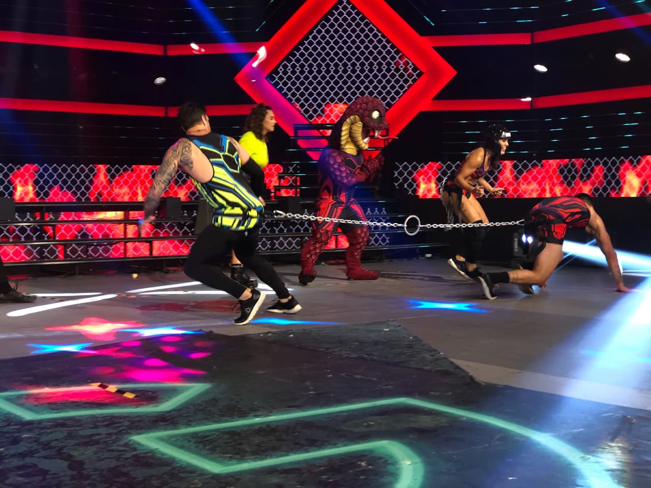 En Fuerzas Extremas hubo otra polémica, ya que Nicola señaló que había una clara diferencia de peso en el round que hicieron Paulette y Reno contra Macky y Anahí.