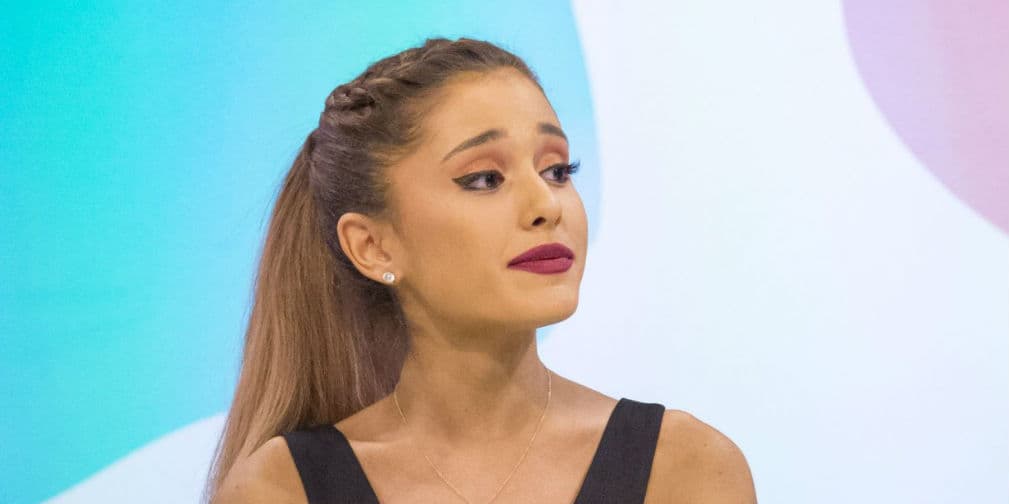Chico se transforma en Ariana Grande