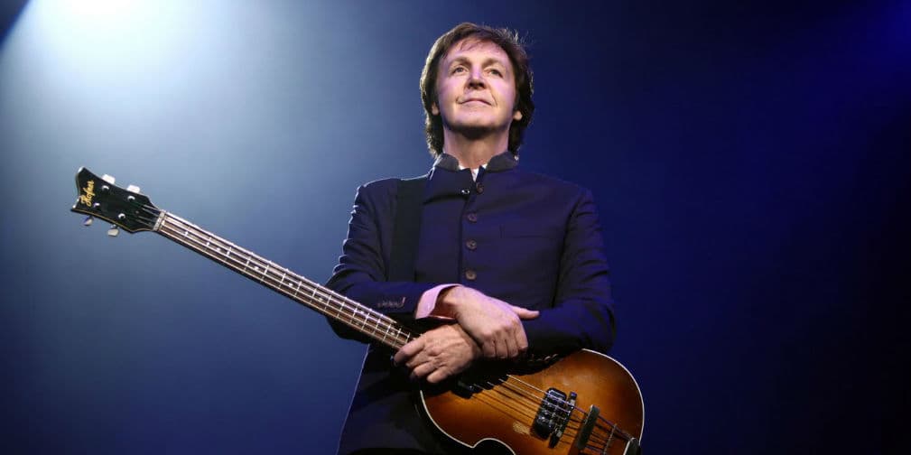 1. Paul McCartney: Pide 23 plantas en su camerino de color verde y ningún producto con textura o aspecto animal.